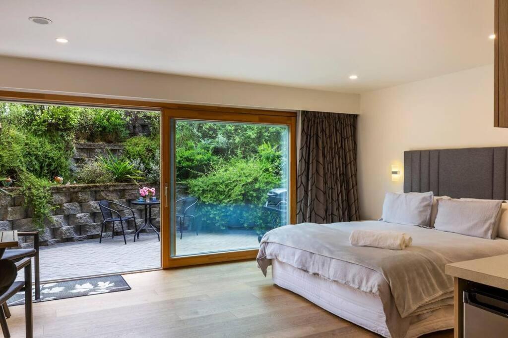 The Fantail Couples Retreat * Kinloch